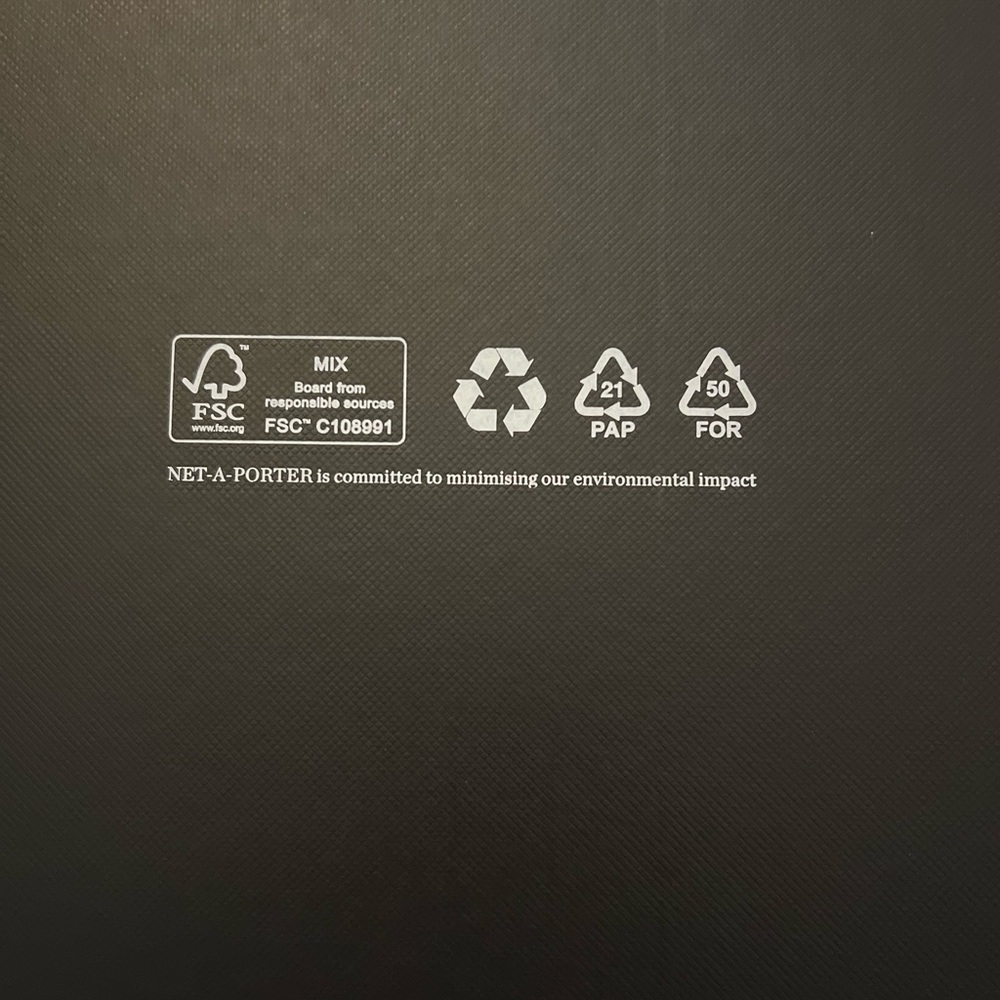 Net-A-Porter Gift Storage Box/Letter/Tissue Paper - Picture 4 of 9